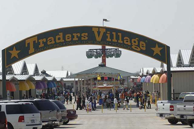 Traders Village – nơi hoạt động của khu chợ trời sầm uất nhất vào mỗi cuối tuần
