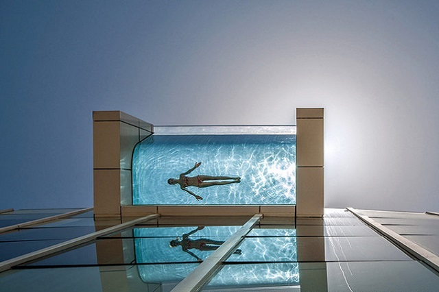 Thiết kế đặc biệt của bể bơi "xuyên thấu" thu hút sự chú ý của nhiều người