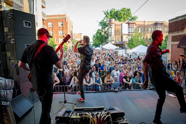 Grant Park Music là một trong những sự kiện âm nhạc được người dân Chicago và du khách trông đợi hàng năm